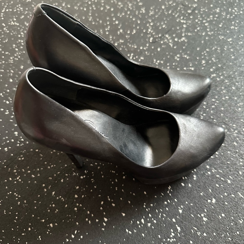 Jessica Simpson pumps